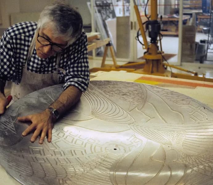 Colour photo of Kenneth Tyler working on one of the shaped magnesium dome plates for Frank Stella’s ‘Moby Dick domes’