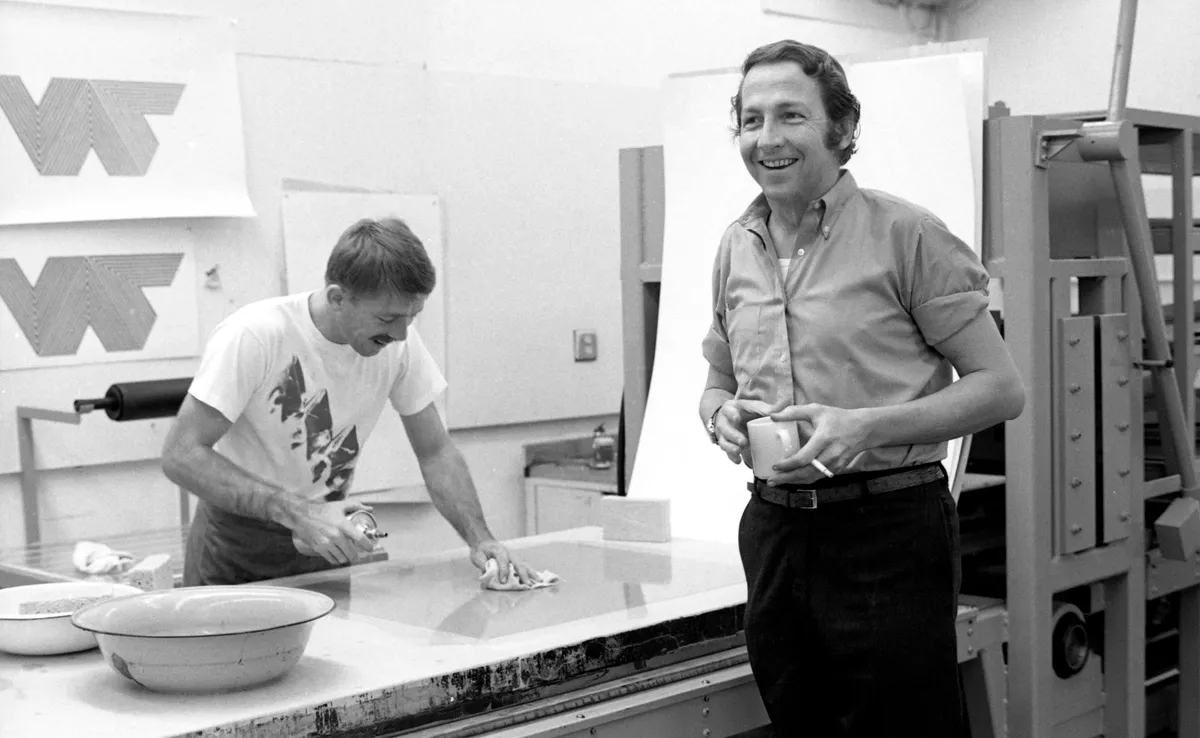 Black and white photograph of Robert Rauschenberg at Gemini GEL