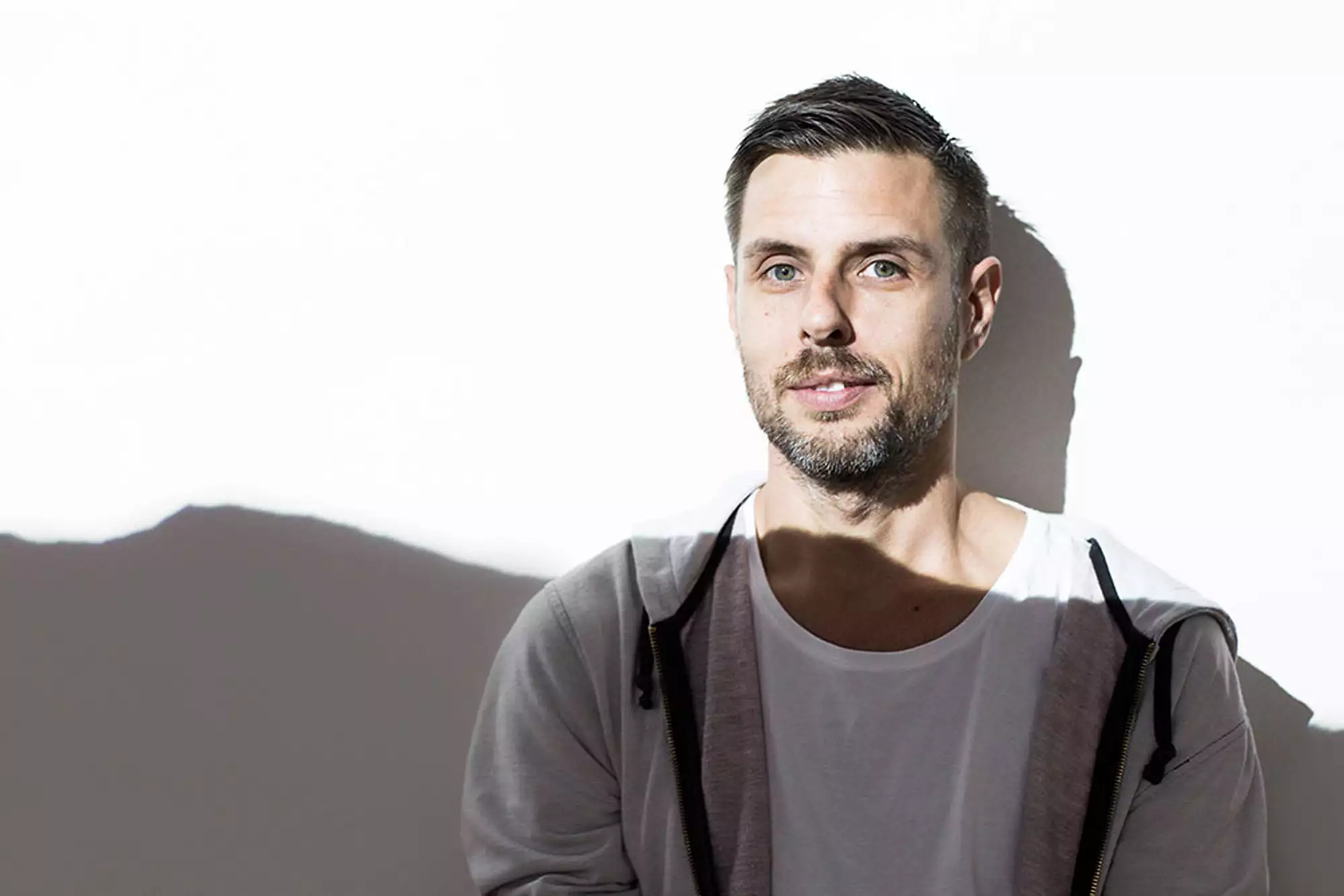 洋楽 Jonathan Jones Studio Spotlight: Jonathan Jones - National Gallery of Australia