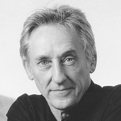 Black and white portrait photo of Edward Ruscha