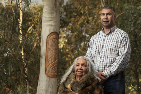 Image of Dr Matilda House and Paul Girrawah House in front of a scar tree