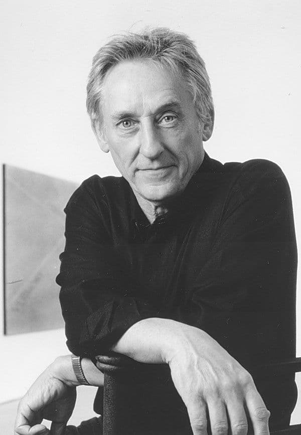 Black and white portrait photo of Edward Ruscha